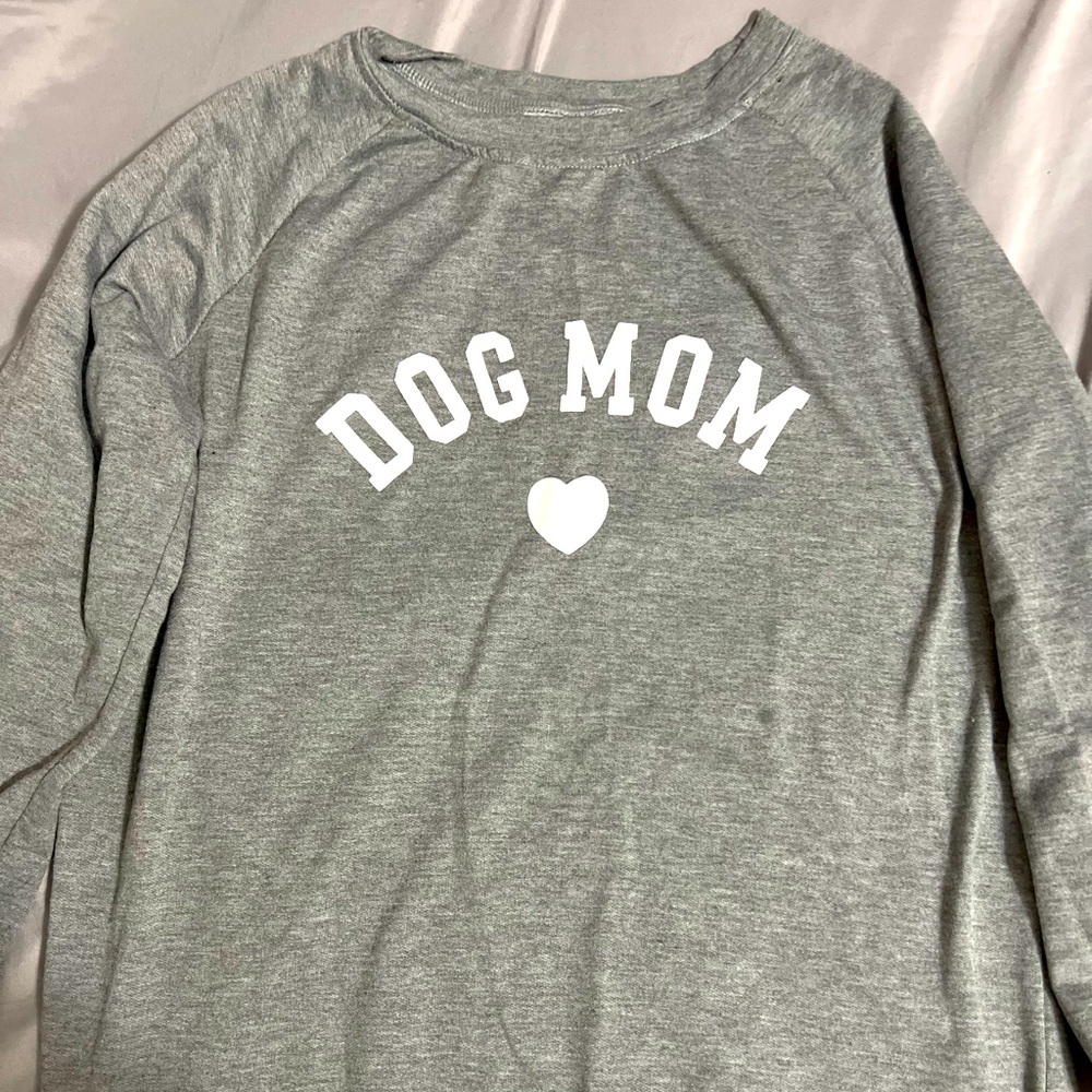“DOG MOM” Pullover 🐶 Size M/L